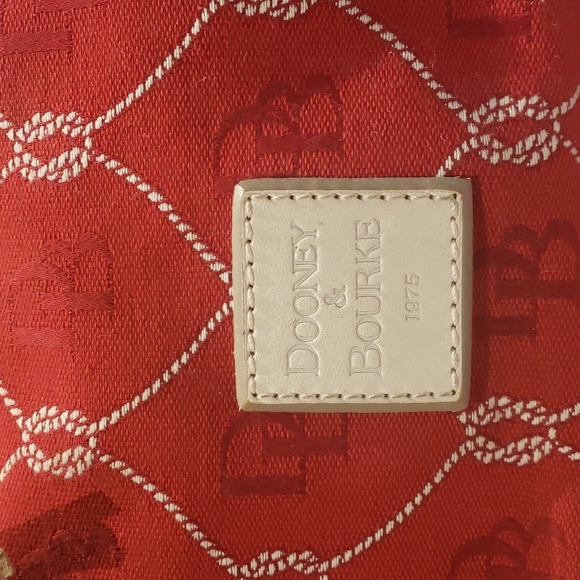❣️💫MARK DOWN💫❣️Dooney & Bourke Bag - Picture 2 of 10